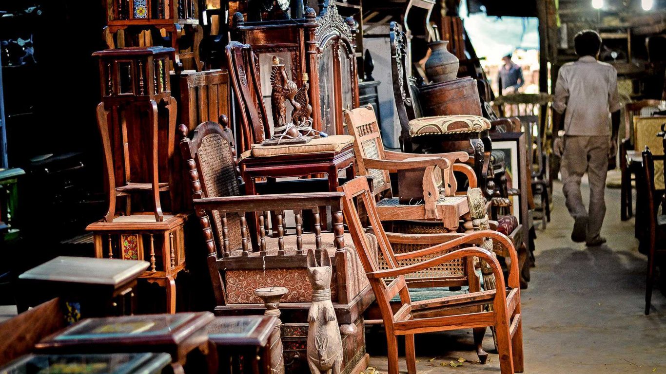 How to Buy and Sell Old Furniture